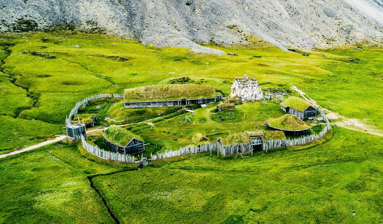 Отель Vikingcafe Хофн Экстерьер фото